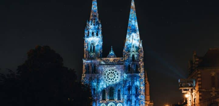 cathedrale de chartres en aout 2023 des visites guidees sont organisees